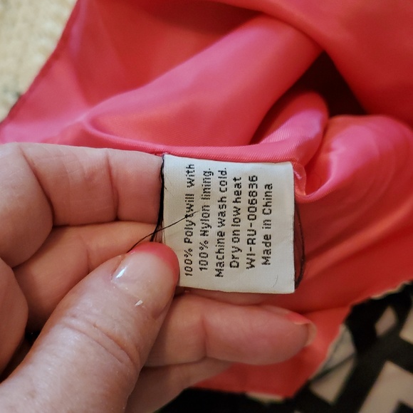 🌻 Black and White Geometric Travel Tote Bag - Picture 6 of 6